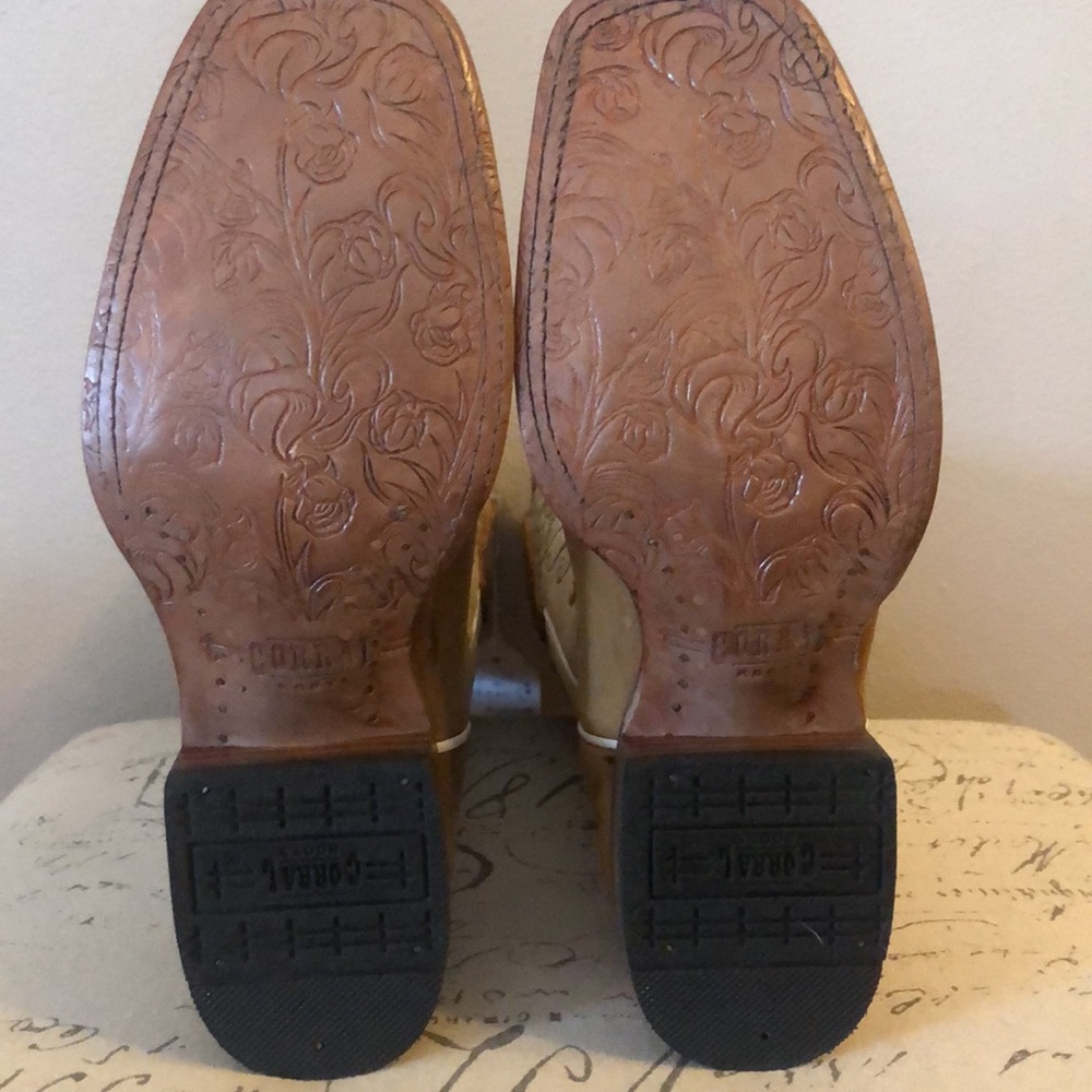 Corral Floral Embroidered Western Boot - Picture 4 of 5